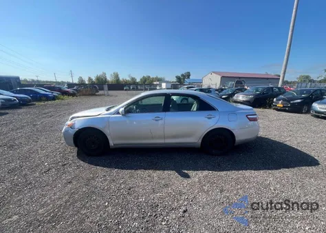 2009 Toyota Camry Le z USA, uszkodzony, nr VIN 4T1BE46K39U356602